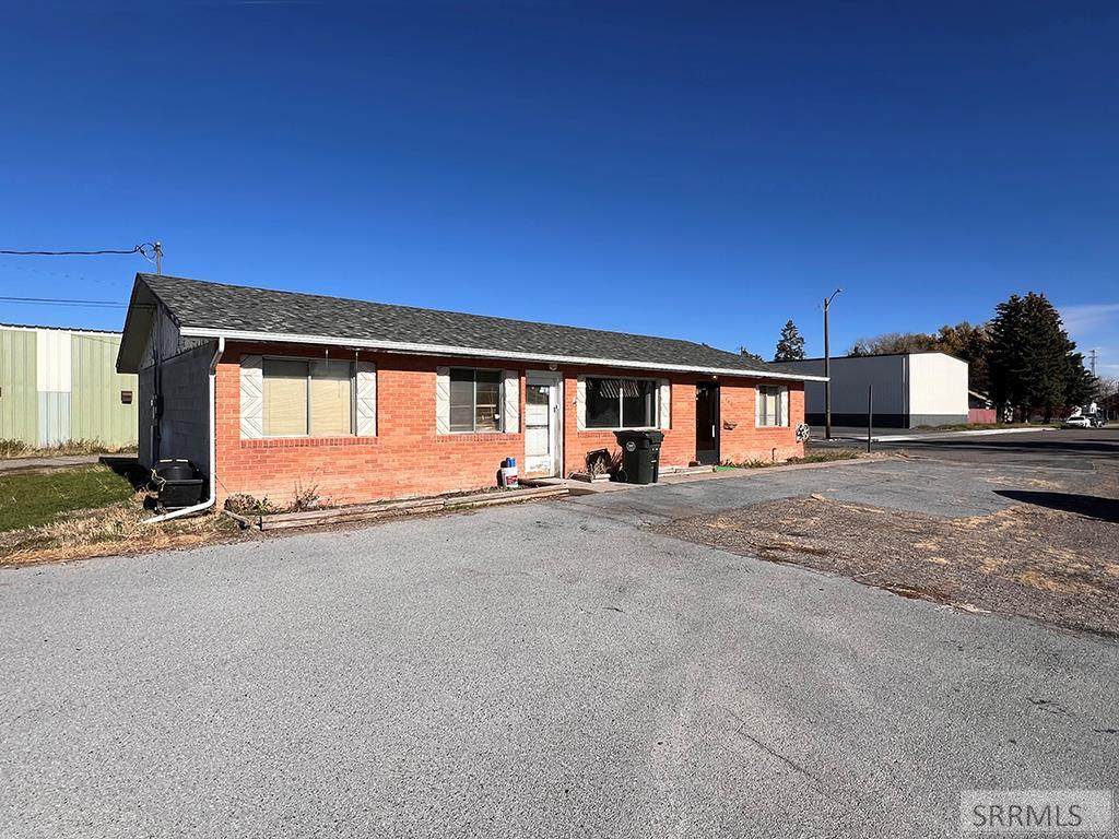 195 Elm Street - Photo 1