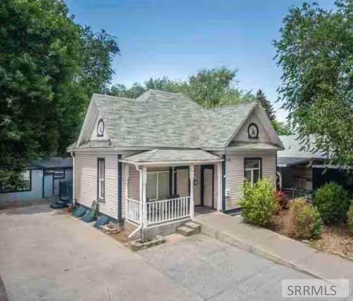 936 Center Street - Photo 1