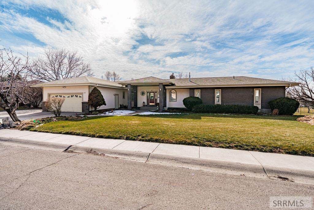 495 Fairway Drive - Photo 1