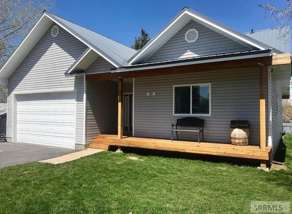 161 Walnut Drive - Photo 1