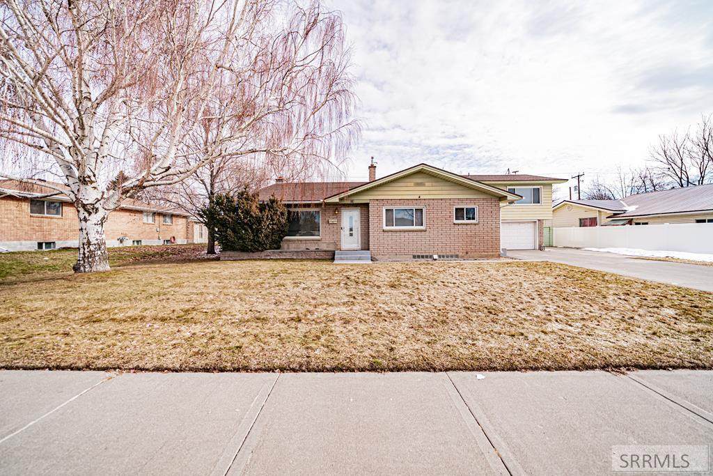 976 Canyon Avenue - Photo 1
