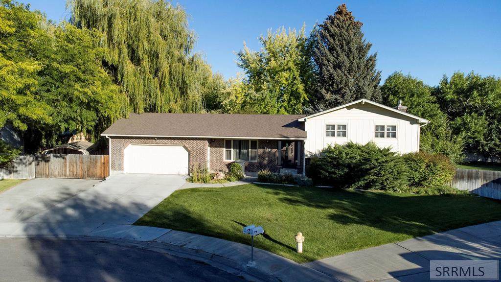 649 Brentwood Circle - Photo 1