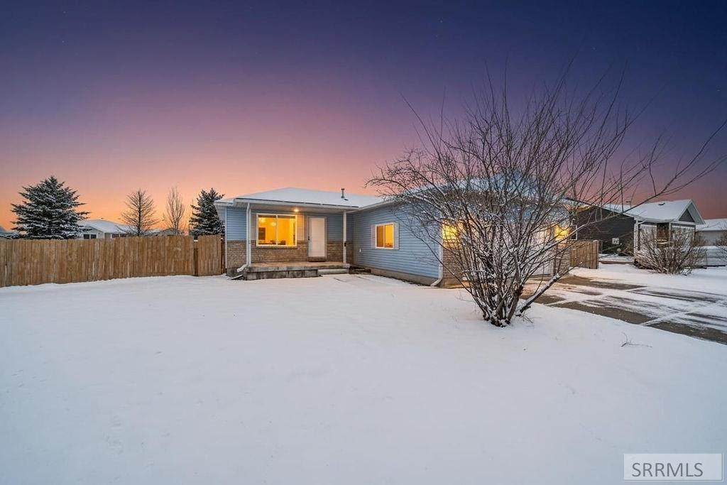 3879 Ash Lane - Photo 1