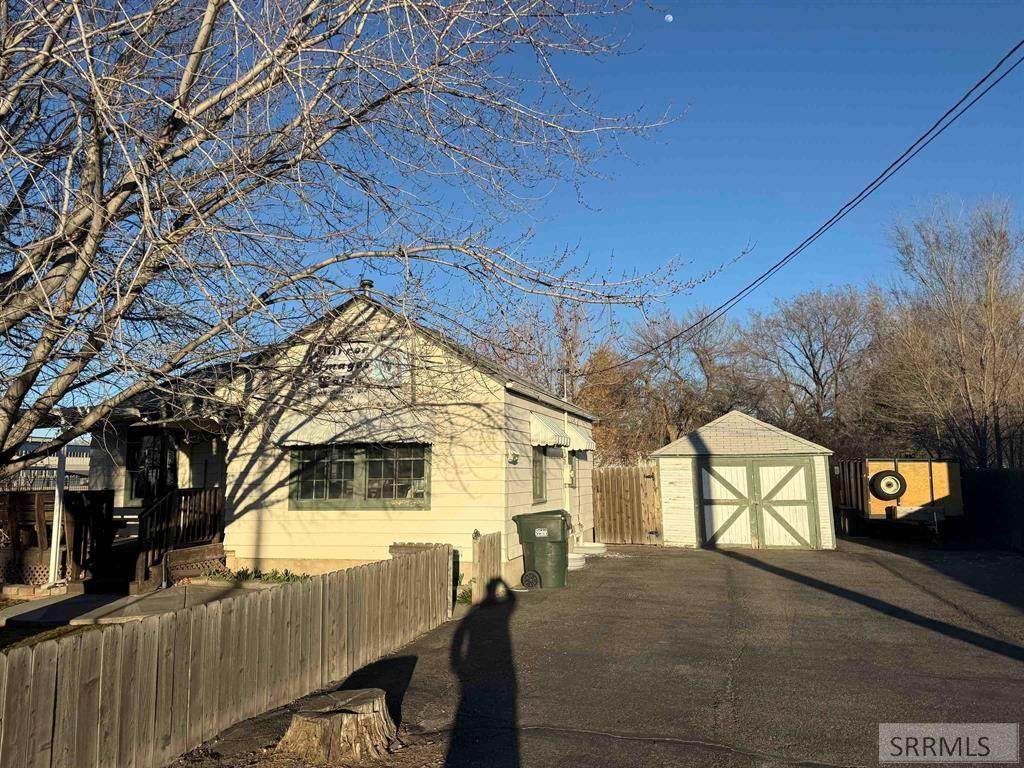 3490 Poleline Avenue - Photo 1