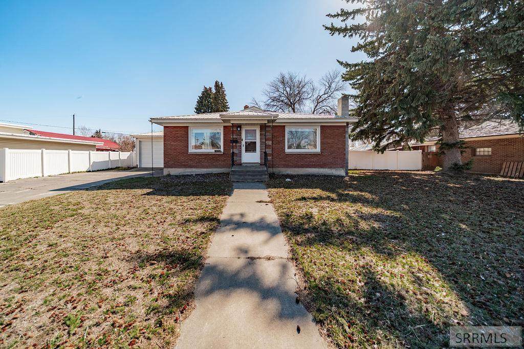 970 9th Street - Photo 1