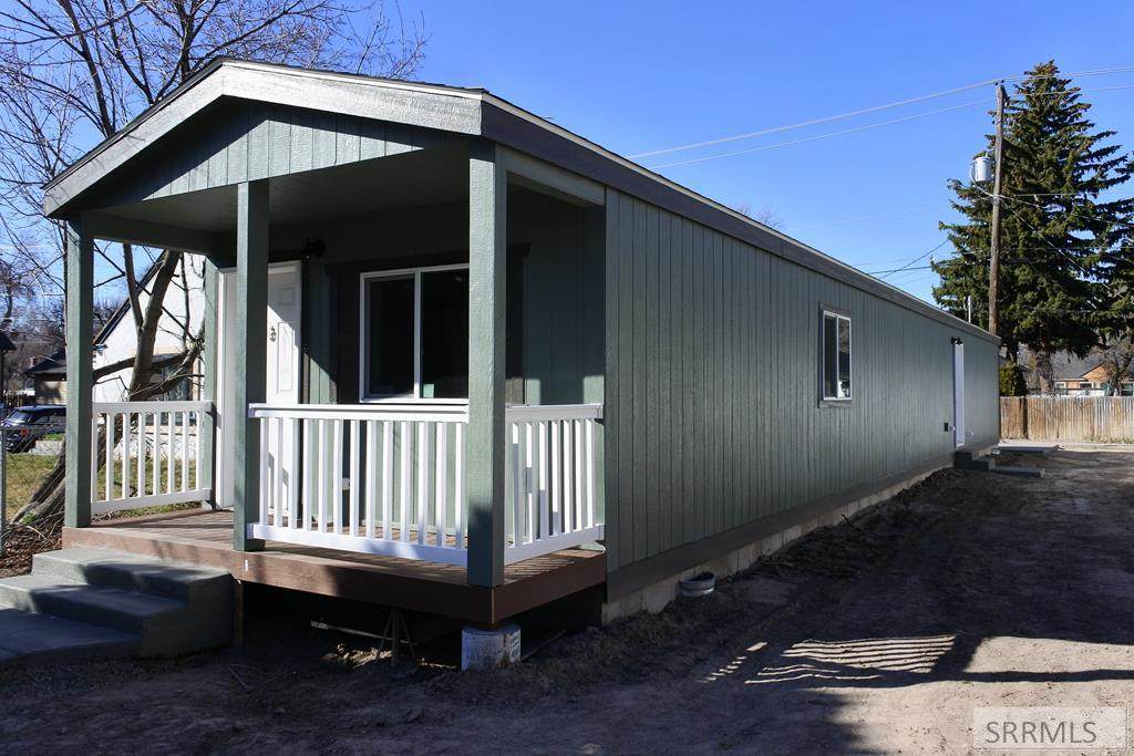 411 8th Street - Photo 1