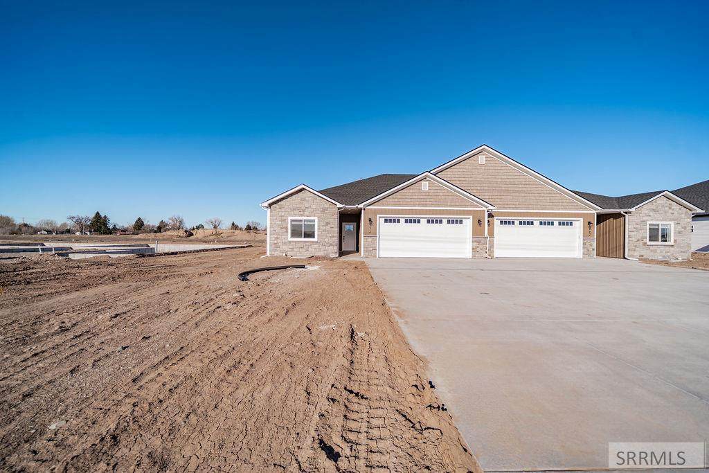 572 Zions St - Photo 1