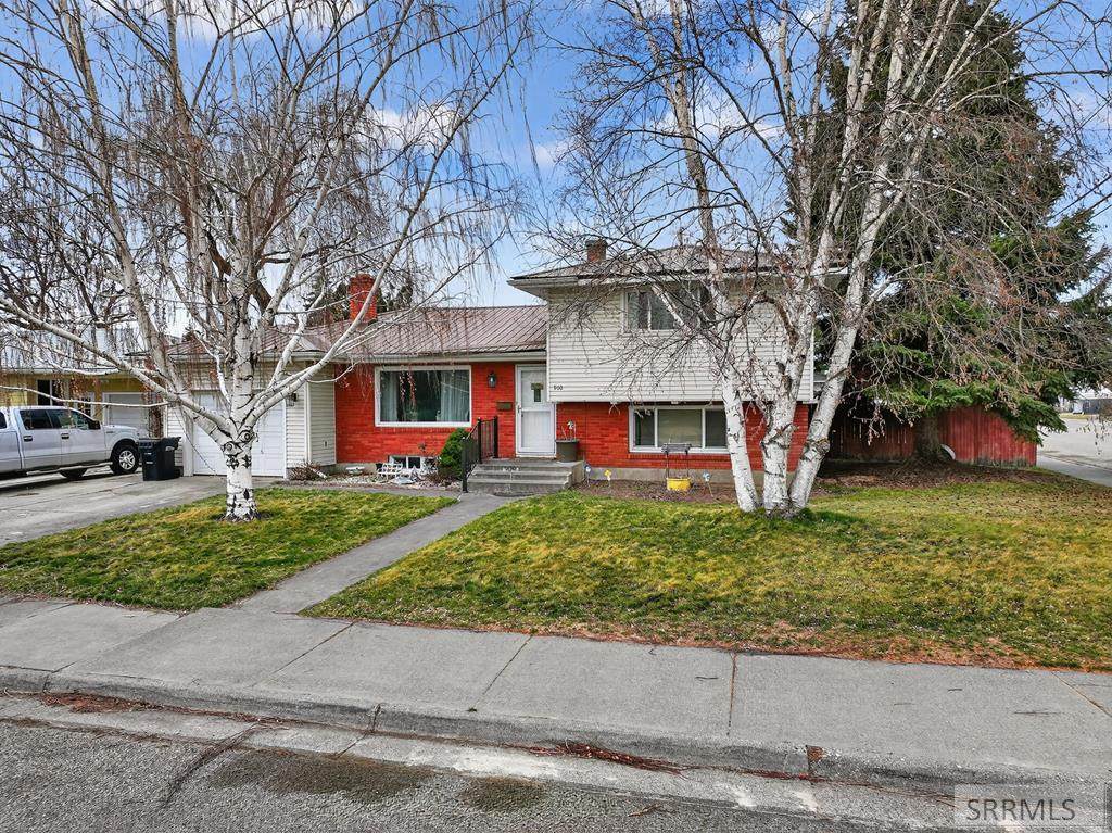 900 Stanger Avenue - Photo 1