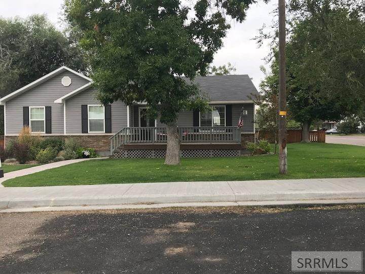 608 4th N - Photo 1