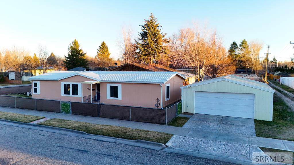 325 Shelley Street - Photo 1