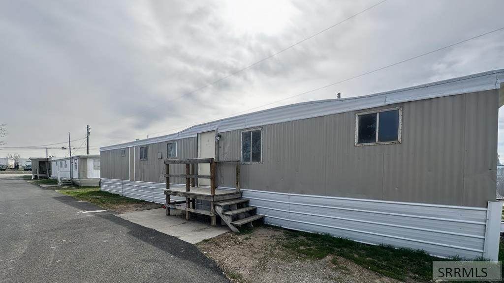 2930 Yellowstone Hwy - Photo 1