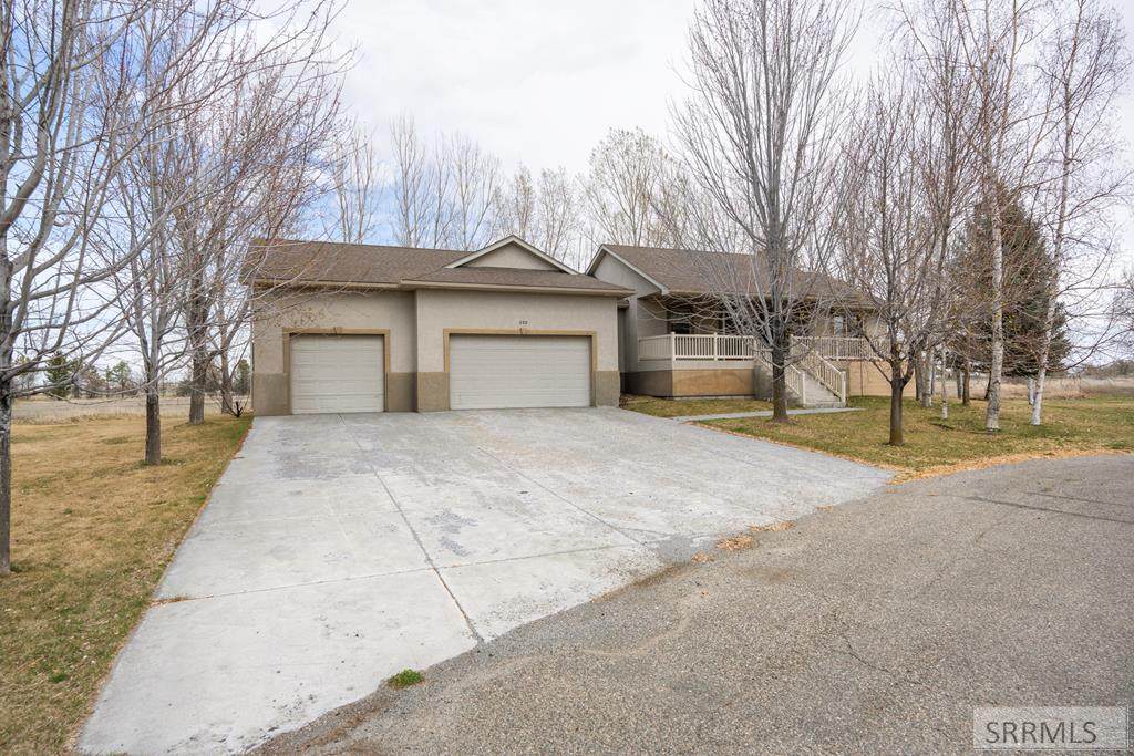 200 W Commons Road - Photo 1