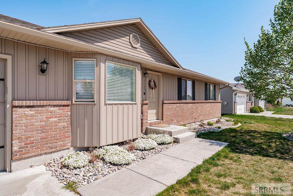 352 Kimberly Drive - Photo 1