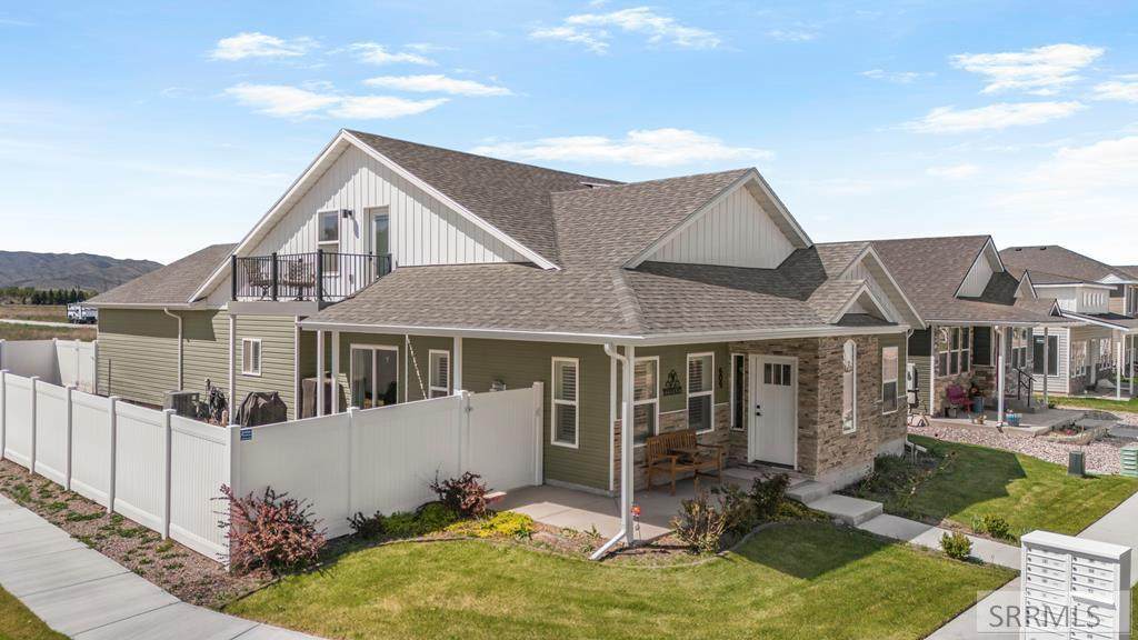 609 Aurora - Photo 1