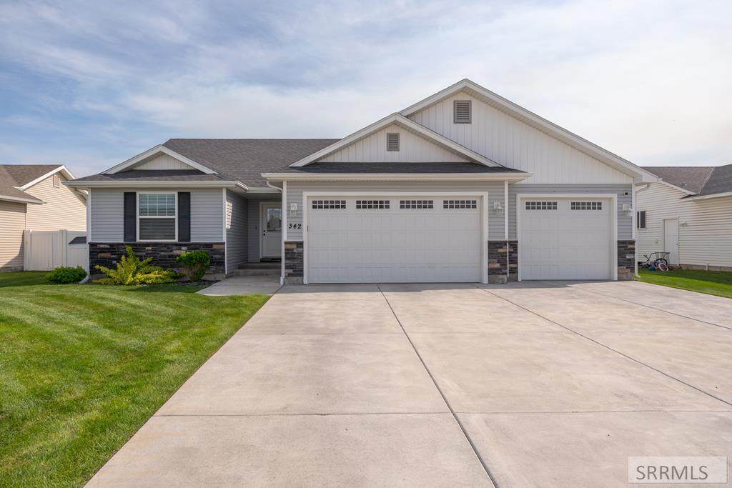 342 Cheyenne Drive - Photo 1
