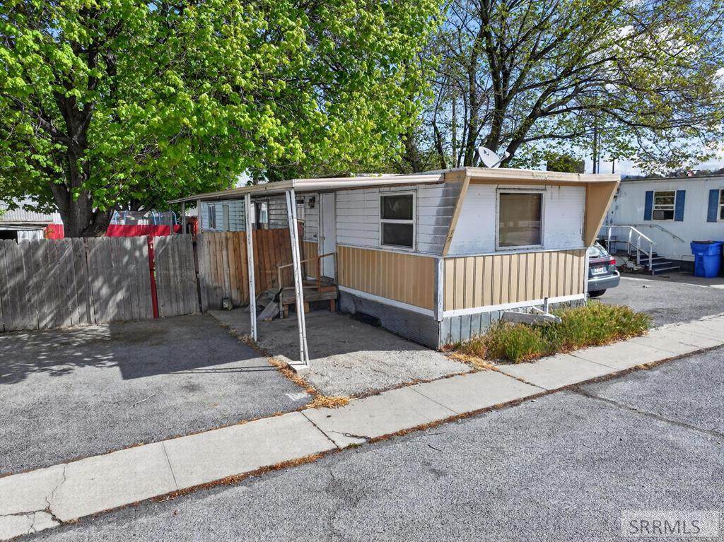 925 Wilson Avenue - Photo 1