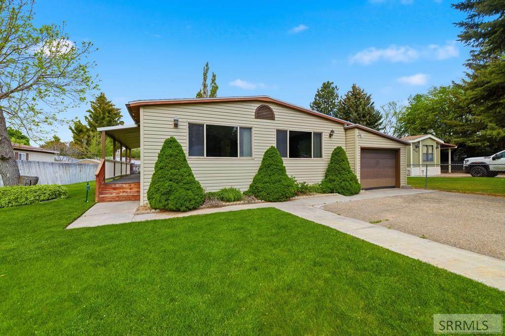 640 Coachman Circle - Photo 1