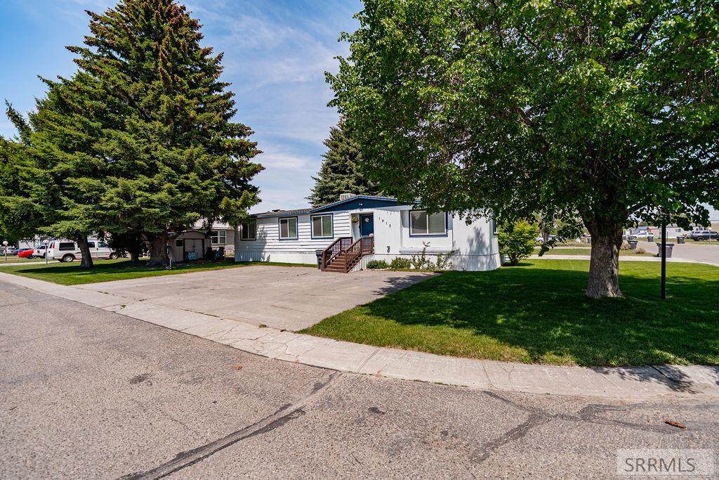1915 Whispering Pines Drive - Photo 1