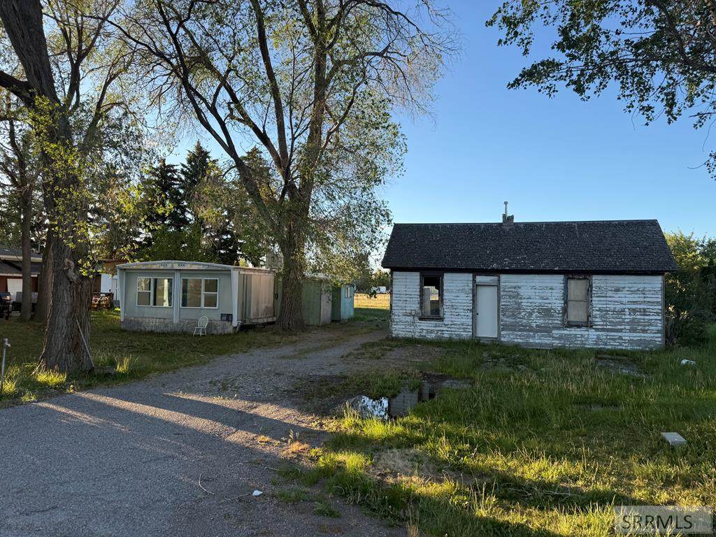 5571 Iona Road - Photo 1