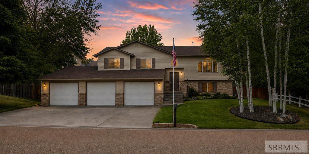 2312 Oakmont Drive - Photo 1