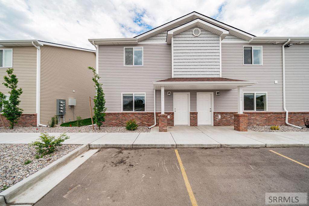 2015 1501 Lawrence Lane - Photo 1