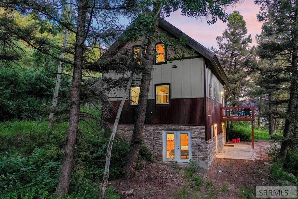 5135 Rees Drive - Photo 1