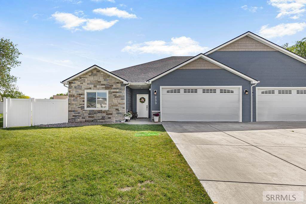233 Park View Loop - Photo 1