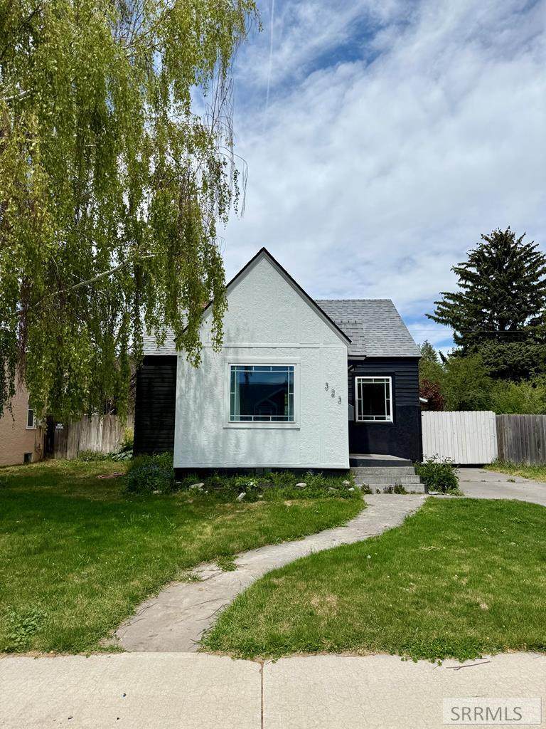 323 13th Street - Photo 1