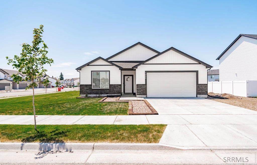 1098 Ashlyn Wy - Photo 1