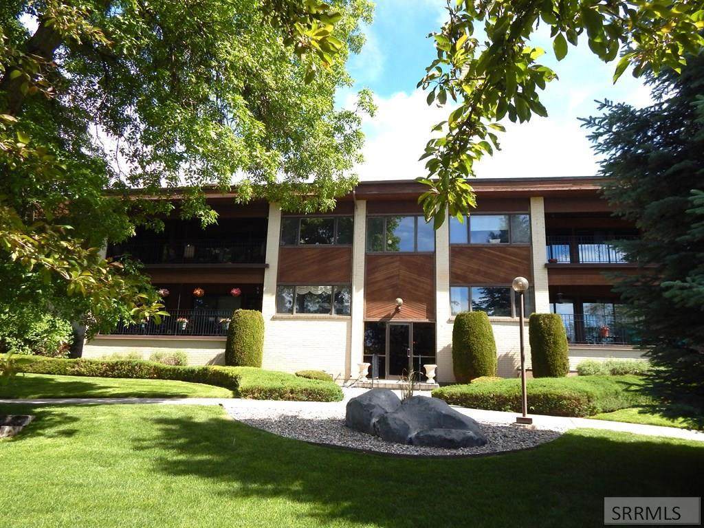 463 Parkway Circle - Photo 1