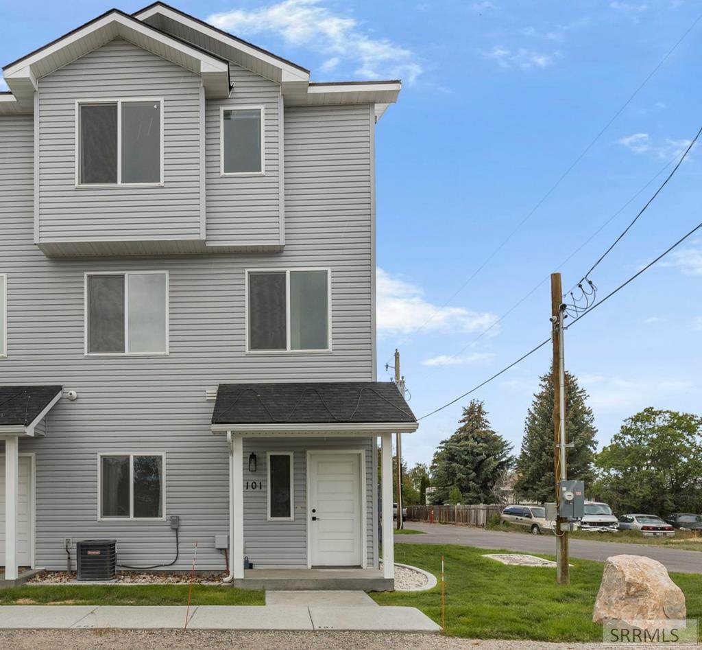 676 Court Street - Photo 1