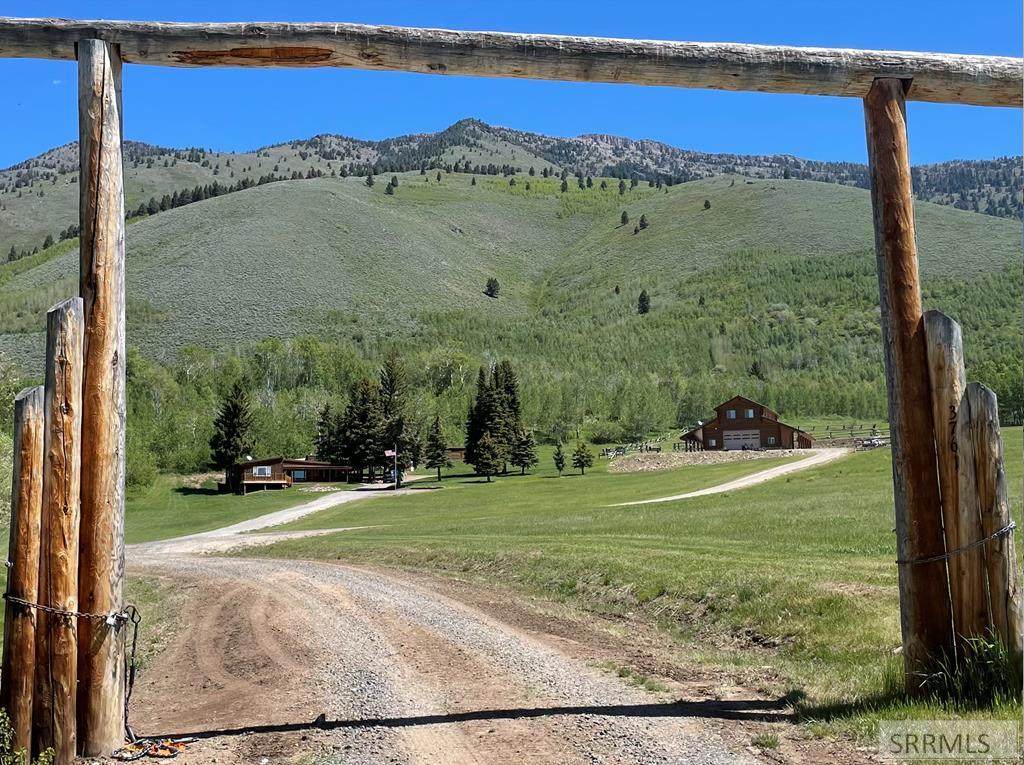 3761 Hwy 87 - Photo 1