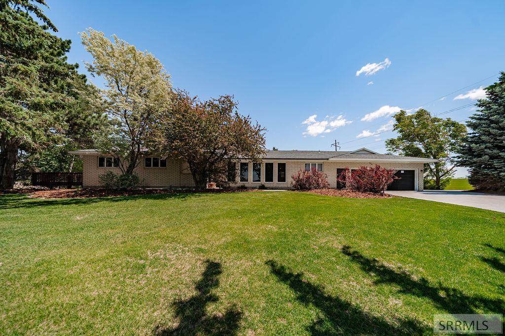 1365 Meadowview Ave - Photo 1