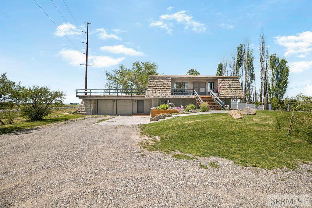 8955 15th E - Photo 1