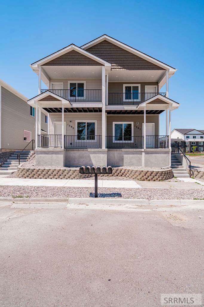 1295/1297 Bear Avenue - Photo 1