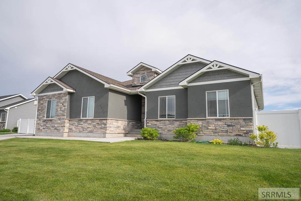 4828 Luxor Drive - Photo 1