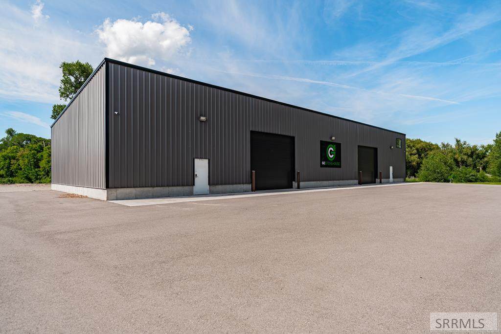 4112 648 N - Photo 1