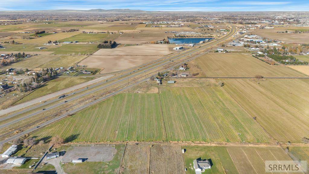 3305 Yellowstone Hwy - Photo 1
