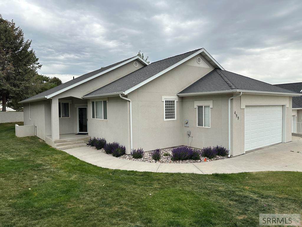 499 Pebble Lane - Photo 1