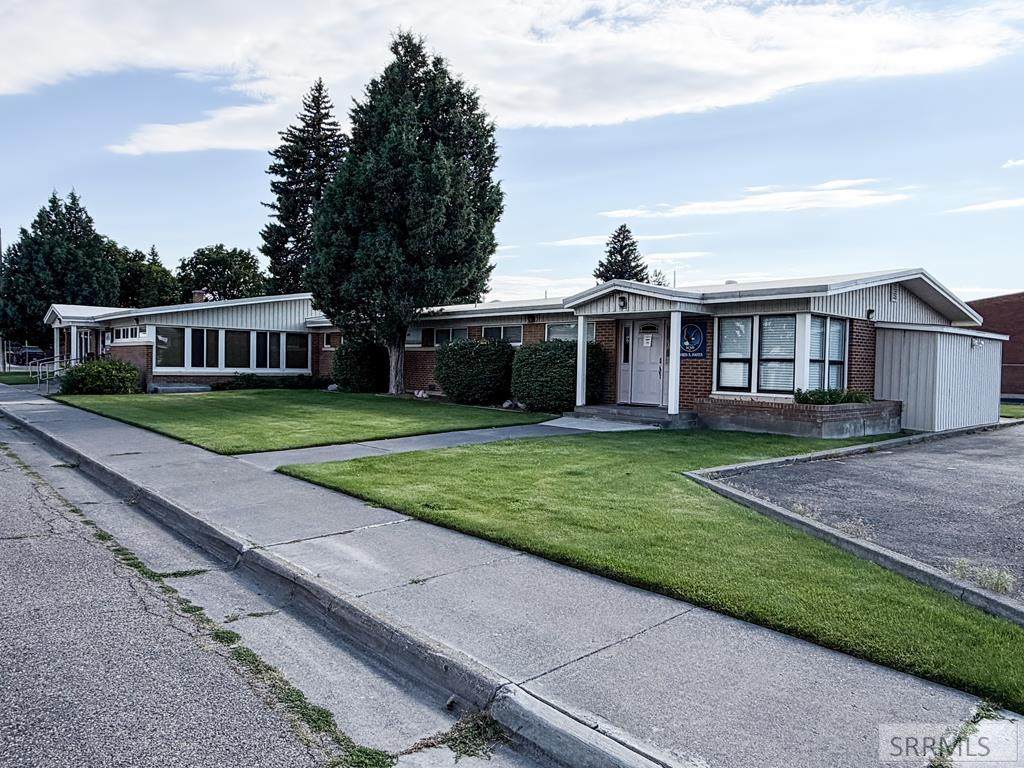 890 Oxford Drive - Photo 1