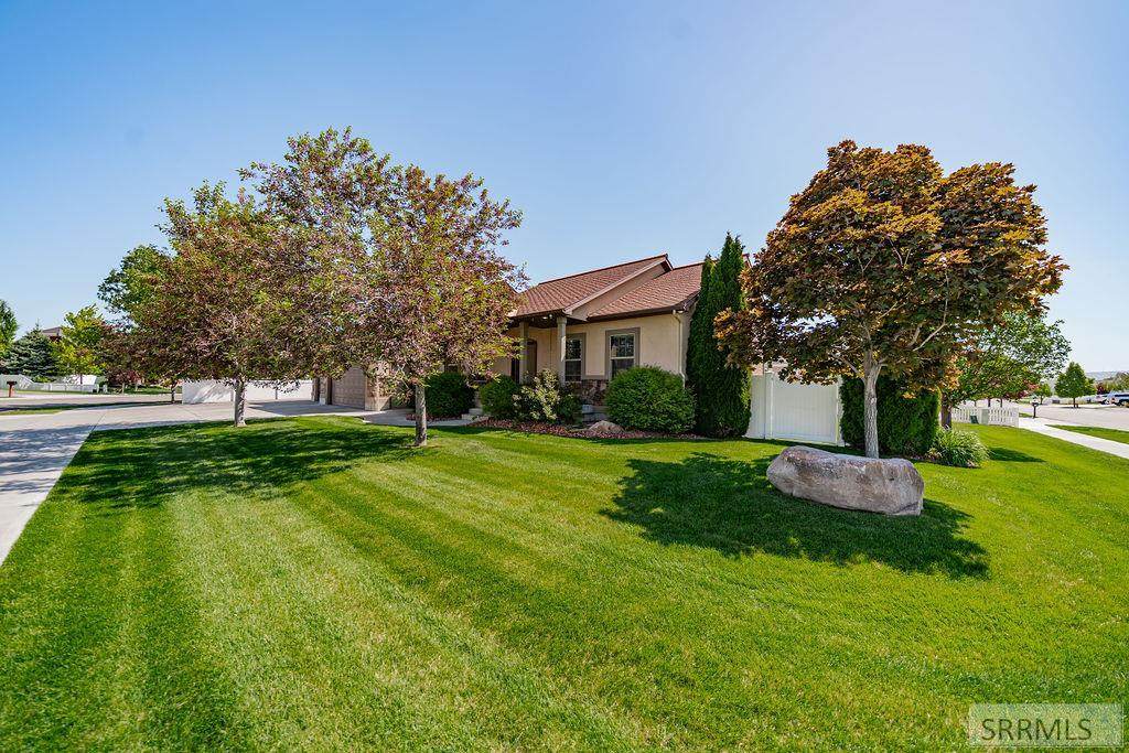 140 Casa Drive - Photo 1