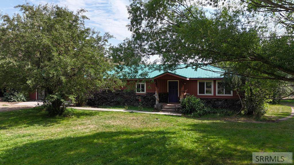 5480 Challis Creek Road - Photo 1
