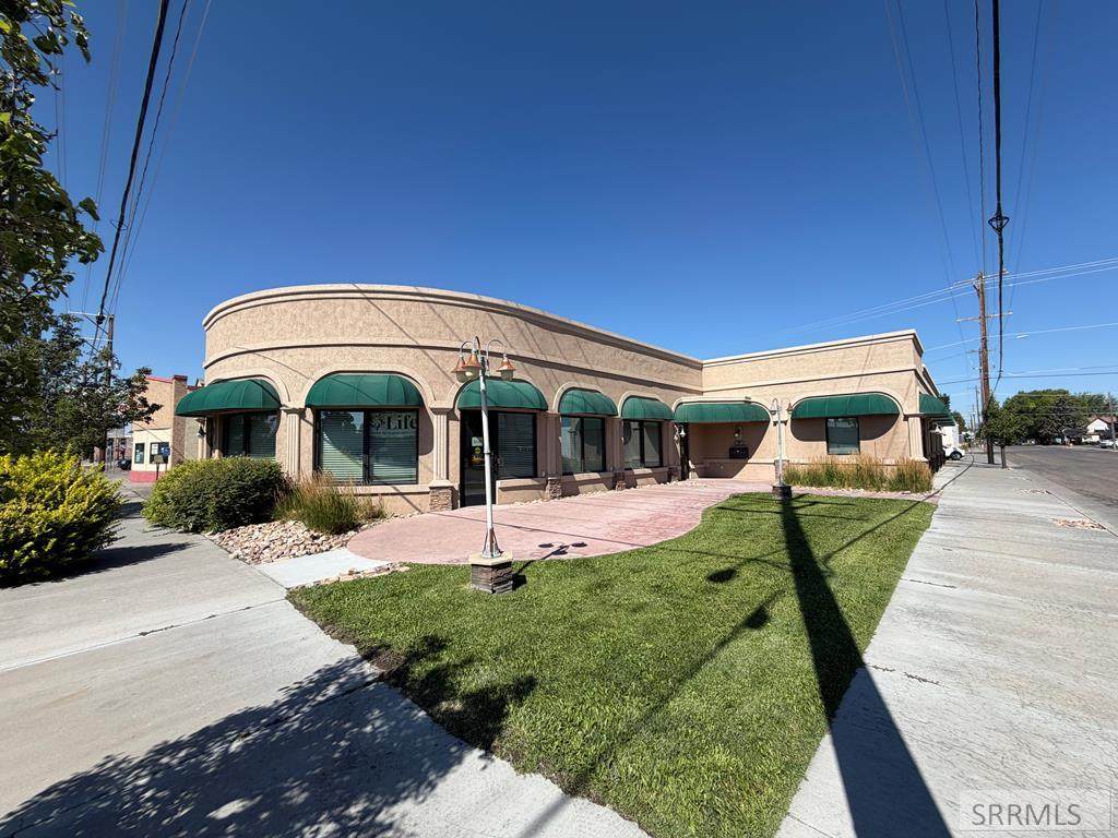 207 Broadway Street - Photo 1