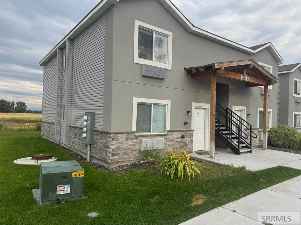 310 Ella Lane - Photo 1
