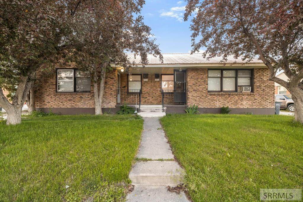 610-612 Holbrook Drive - Photo 1