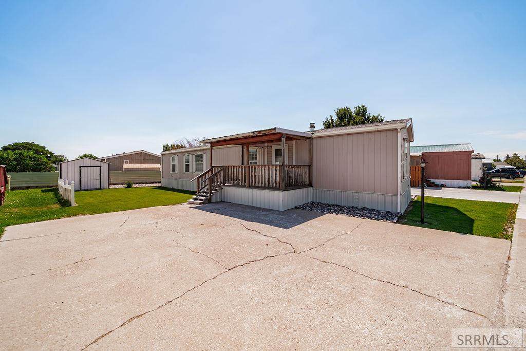 850 Parkway Drive - Photo 1