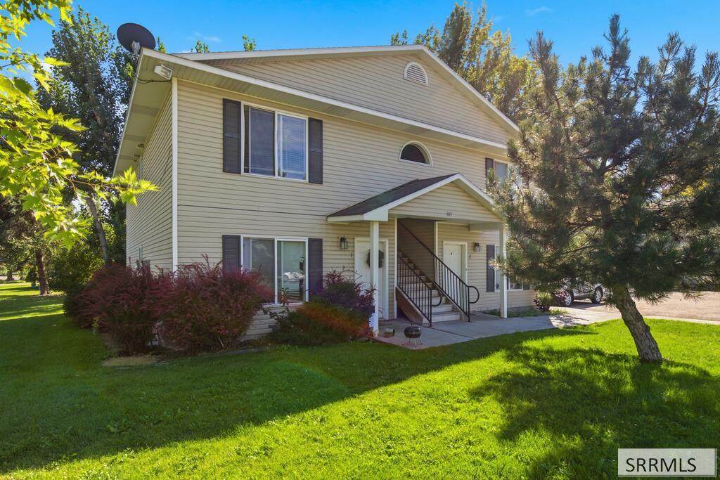 885 Andrews Place - Photo 1