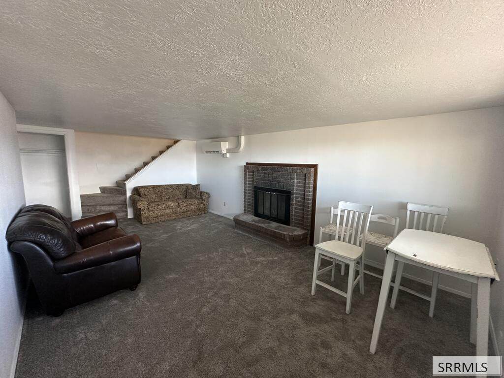 871 Renee - Photo 4