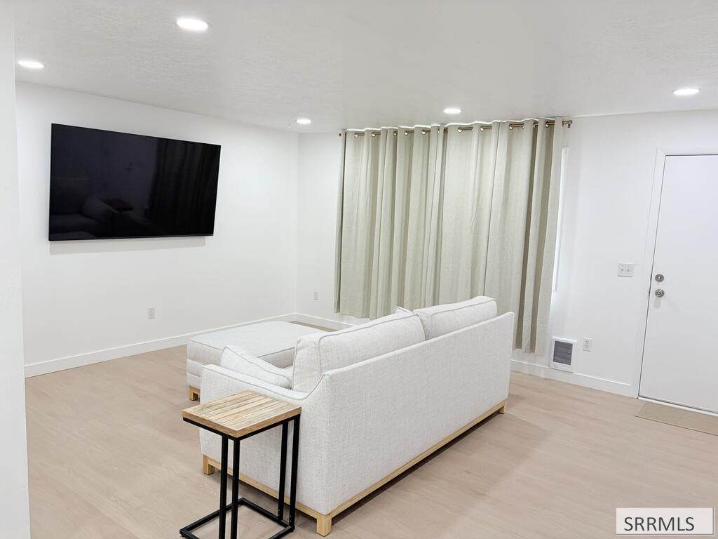 300 Blossom Drive - Photo 1