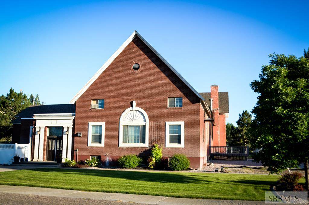 340 Center Street - Photo 1